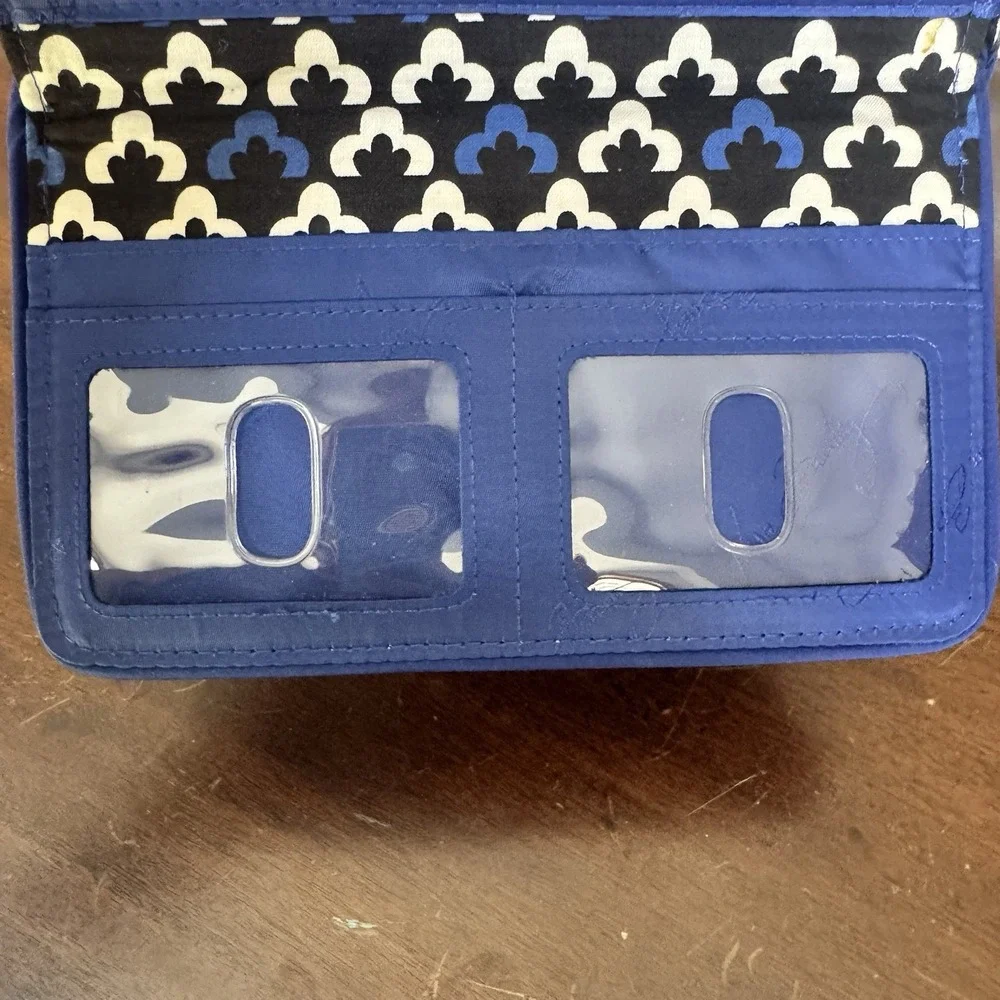 Vera Bradley RFID Turnlock Wallet Classic Navy Blue Quilted Zip Around Travel - Picture 7 of 8